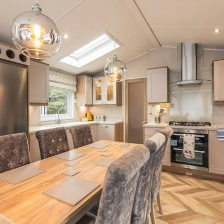 Brians Lodge With Hot Tub Pocklington Exterior foto