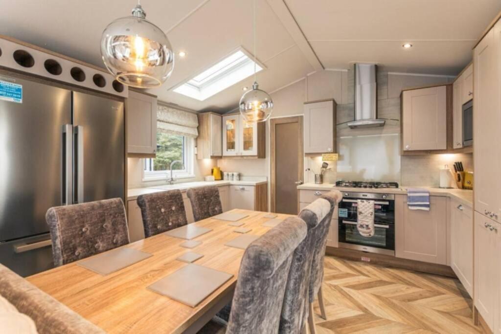 Brians Lodge With Hot Tub Pocklington Exterior foto