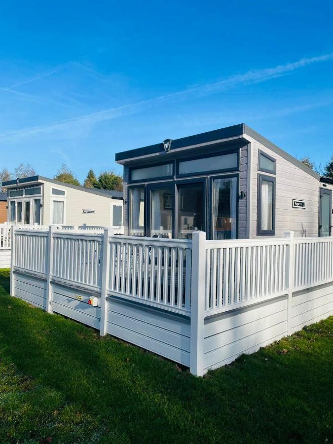 Brians Lodge With Hot Tub Pocklington Exterior foto