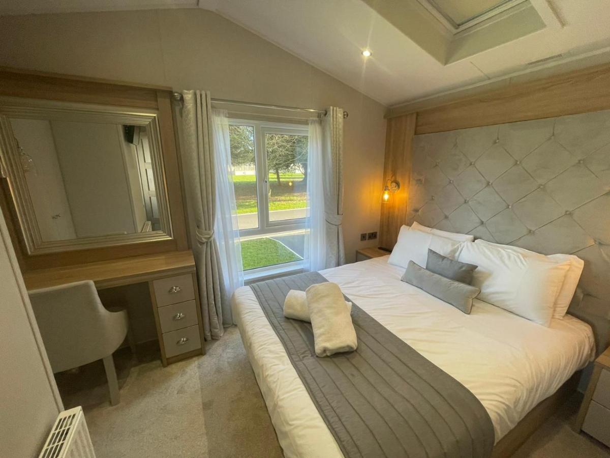 Brians Lodge With Hot Tub Pocklington Exterior foto